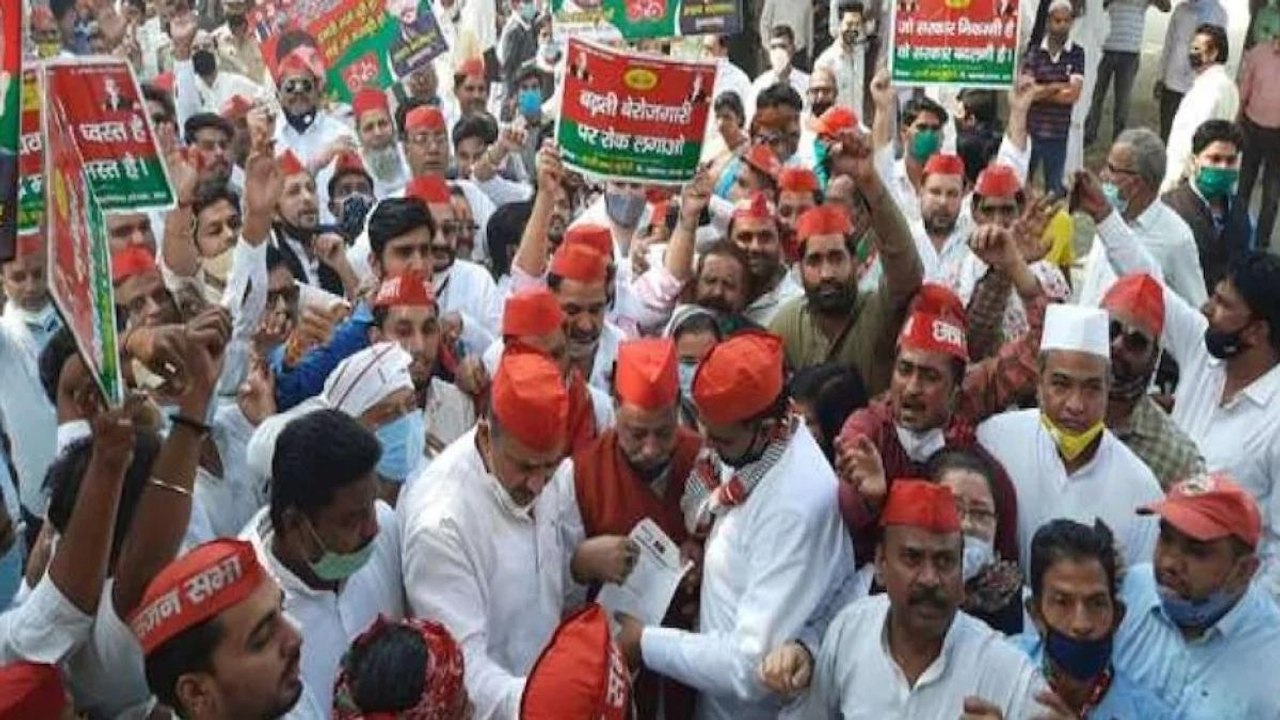 Samajwadi Party stages protest against BJP in UP