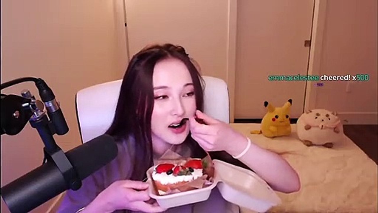 Karl Jacobs tells Tina that her CAKE looks DELICIOUS