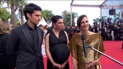 Camille Cottin, Louis Garrel et Rachel Lang sur le tapis rouge pour "Mon Légionnaire" - Cannes 2021