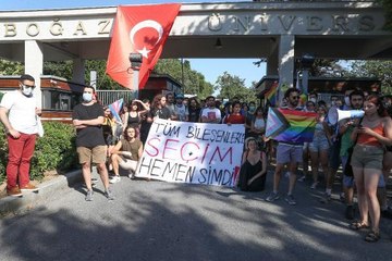 BOĞAZİÇİ ÜNİVERSİTESİ ÖNÜNDE ÖĞRENCİLERDEN AÇIKLAMA