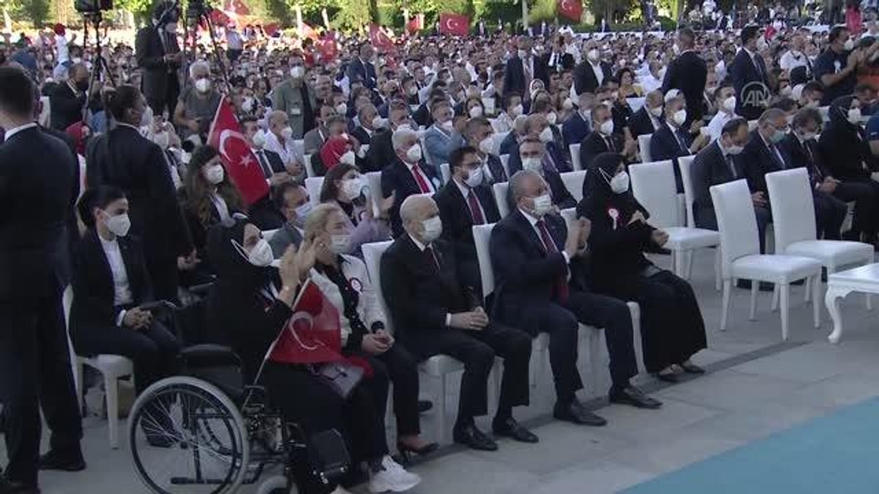 Cumhurbaşkanı Erdoğan: "Bu millet ihaneti affetmez, haini de affetmez hainlerin arkasında duranları da affetmez"