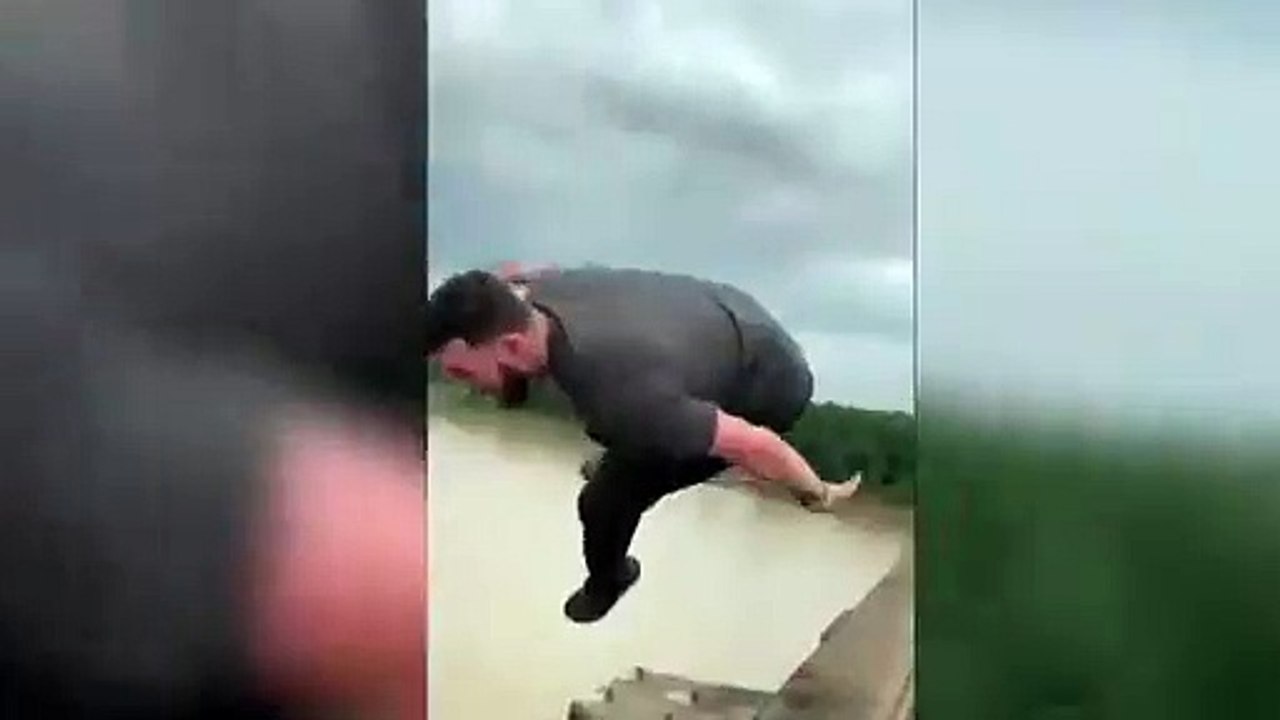 Bloqué dans les bouchons, il saute d'un pont de 30 mètres de haut !