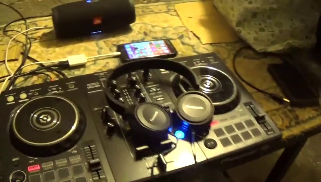 DDJ 400 PIONEER e JBL CHARGE 3 soluzione portatile