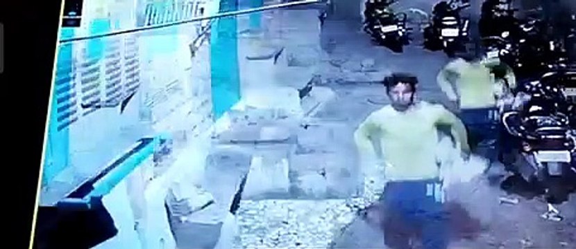 घरवाले छत पर सोते रहे चोर मकान से आभूषण व रुपए चुराए