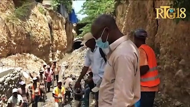 Resposanb SEEUR Francelet Joizéus vizite travay konstriksyon dalo drenaj nan ri Bouka zòn Bwa Patat