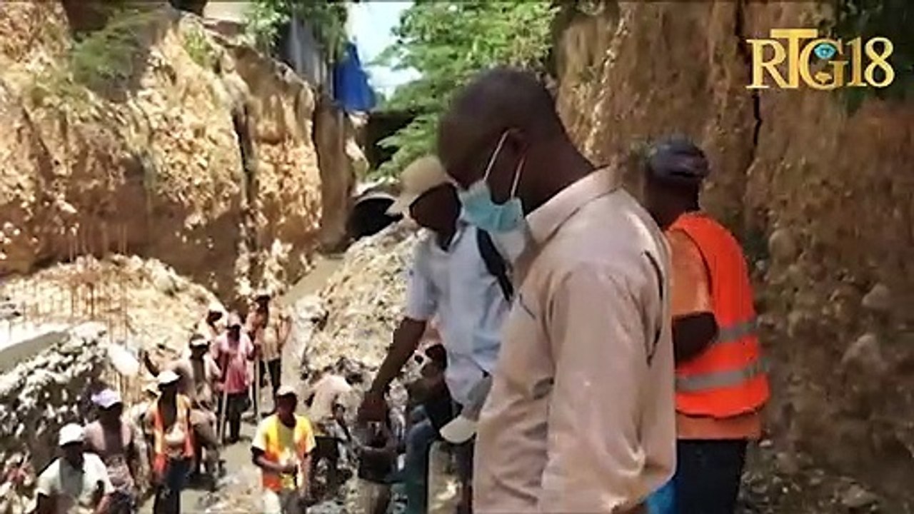 Resposanb SEEUR Francelet Joizéus vizite travay konstriksyon dalo drenaj nan ri Bouka zòn Bwa Patat