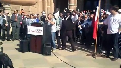 Mikrofonu kapan alçak İslam'a hakaret etti