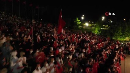 Yüzlerce vatandaş Pendik Millet Bahçesi'nde 15 Temmuz nöbetinde buluştu