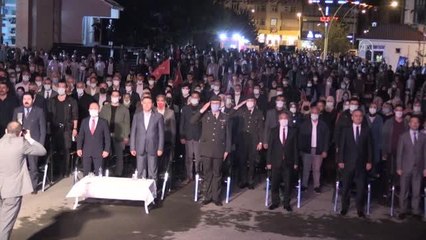 Vatandaşlar darbe girişiminin 5'inci yıl dönümünde demokrasi nöbeti tuttu