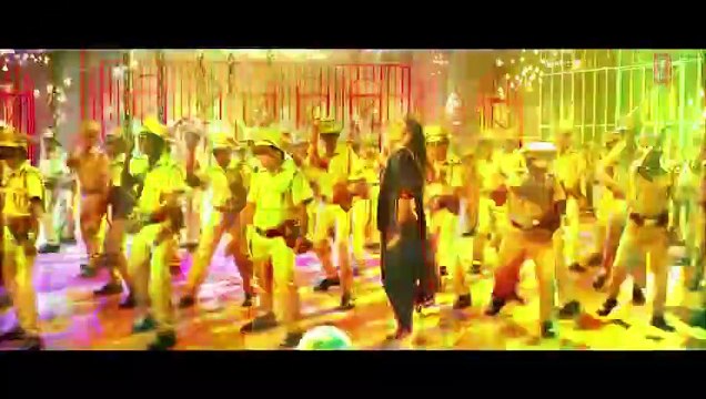 Exclusive- Aata Majhi Satakli - Singham Returns - Ajay Devgan - Kareena Kapoor - Yo Yo Honey Singh (2)