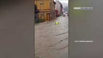 Inondations en Allemagne: un pompier emporté par le courant secouru par des habitants
