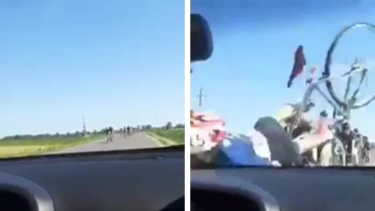 Des cyclistes percutent une voiture