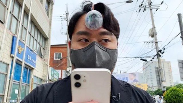 ಮೊಬೈಲ್ ನೋಡ್ತಾ ನಡೆಯೋರಿಗೆ ಇನ್ಮುಂದೆ ಯಾವುದೇ ಟೆನ್ಶನ್ ಇಲ್ಲ | Oneindia Kannada