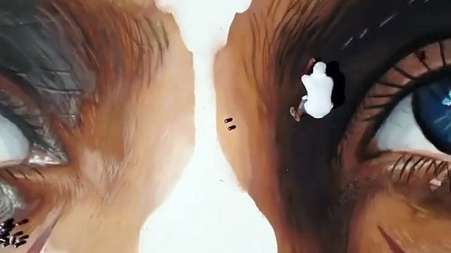 Mega murale sul Lungomare di Napoli, l'opera di Jorit dal drone