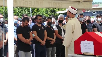 Çok sevdiği bisikletiyle tırın çarpması sonucu vefat eden emekli polis son yolculuğuna uğurlandı