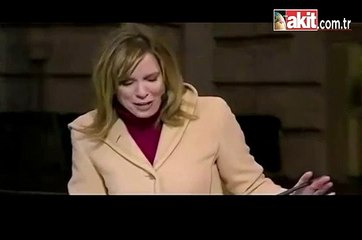 Ünlü spikerin canlı yayında şok hareketi!