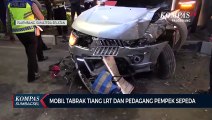 Mobil Tabrak Tiang LRT Dan Pedagang Pempek Sepeda