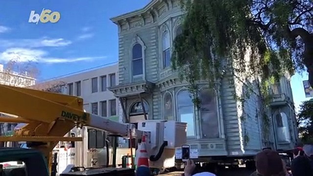 Must See Moving! This Victorian-Era House Moves in One Piece Through the Streets of San Fran