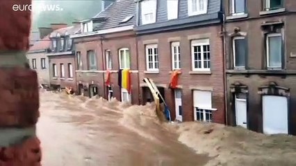 فيديو | طوفان جبار يضرب أحد شوارع بلجيكا