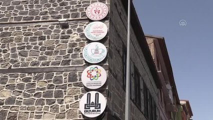 Asırlık "kurbanlık koç" geleneğini nişanlı çifti mutlu ederek yaşattılar