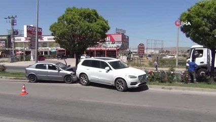 Скачать видео: Facianın eşiğinden dönüldü...Hafriyat kamyonunun dorsesi yüksek gerilim hattının tellerine temas etti