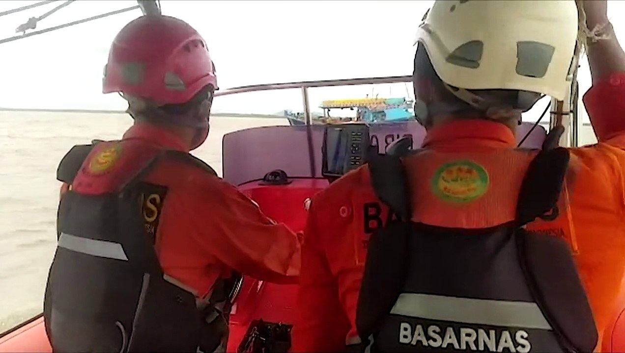 Indonésia realiza buscas após naufrágios