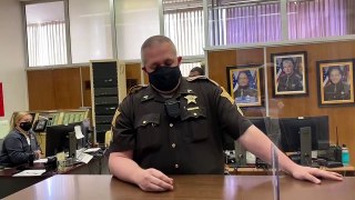 Cop in Indianapolis goes insane over men with cameras refusing to wear a mask (EPIC FAIL)-Q6OsFzIpLyg