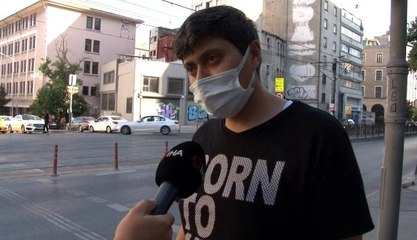 Karaköy'de tramvay taksiye çarptı: 1 yaralı