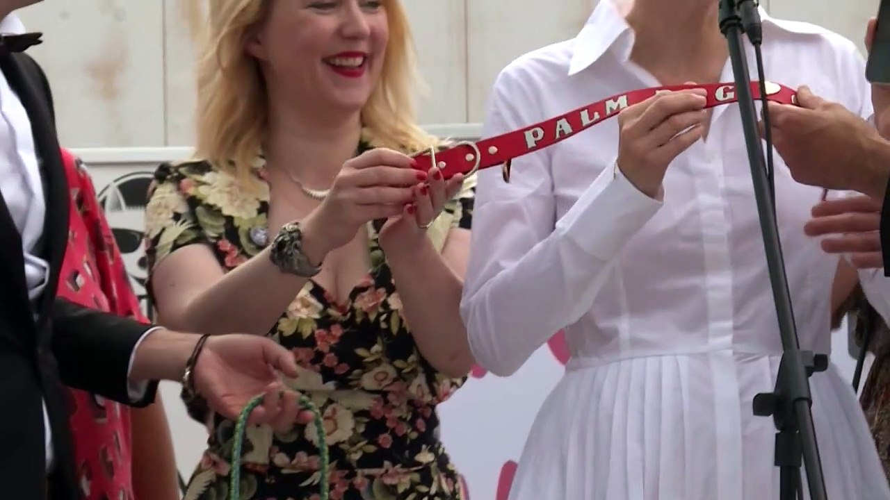 Cannes: les trois chiens de Tilda Swinton ex aequo pour la Palm Dog