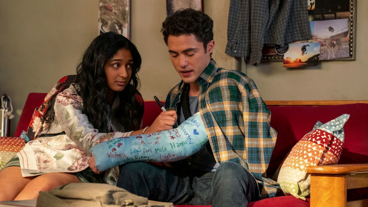 'Never Have I Ever' Cast Spill Behind-the-Scenes Secrets for Season 2 | THR Interview