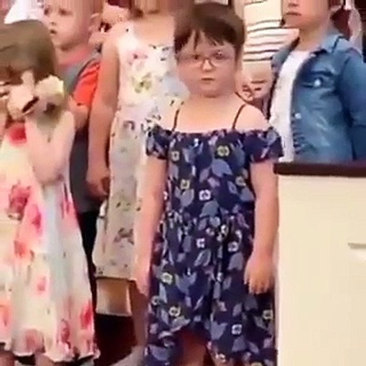 Funny dance by Cute girl | Be Different than Everyone Else
