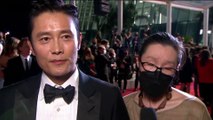 Le comédien Byung Hun Lee sur les marches pour Emergency declaration #Cannes2021