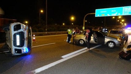 TEM otoyolunda 3 aracın karıştığı kazada 2 kişi yaralı