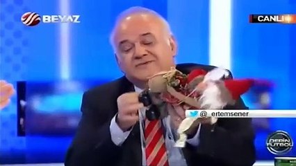 Ahmet Çakar, Noel Baba'yı yerden yere vurdu