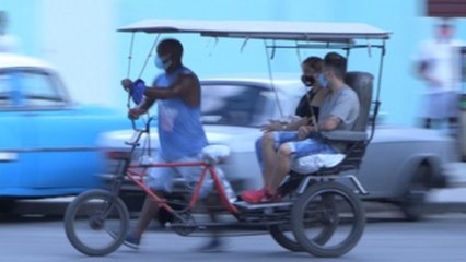 Buscan a los detenidos de protestas en Cuba en plena confusión y sin internet