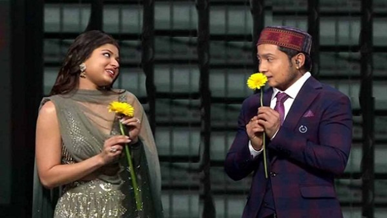 पवनदीप-अरुणिता सच में करते हैं प्यार या शो के ल...