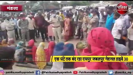 VIDEO: बिजली संकट के विरोध में सड़क पर उतर आई महिलाएं