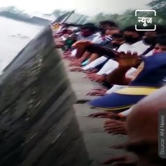 Man Saves Woman From Drowning At Mumbai’s Gateway Of India