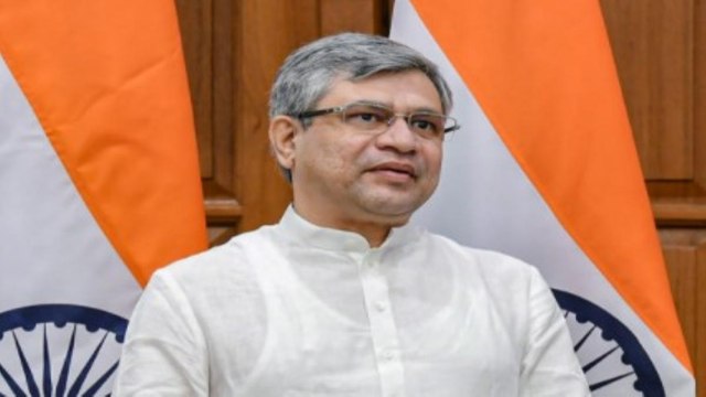 Minister Ashwini Vaishnaw inspects Vadnagar railway section