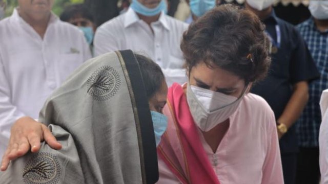 Priyanka meets SP worker Anita Yadav in Lakhimpur Kheri