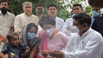 Priyanka Gandhi met victim of block election Anita Yadav