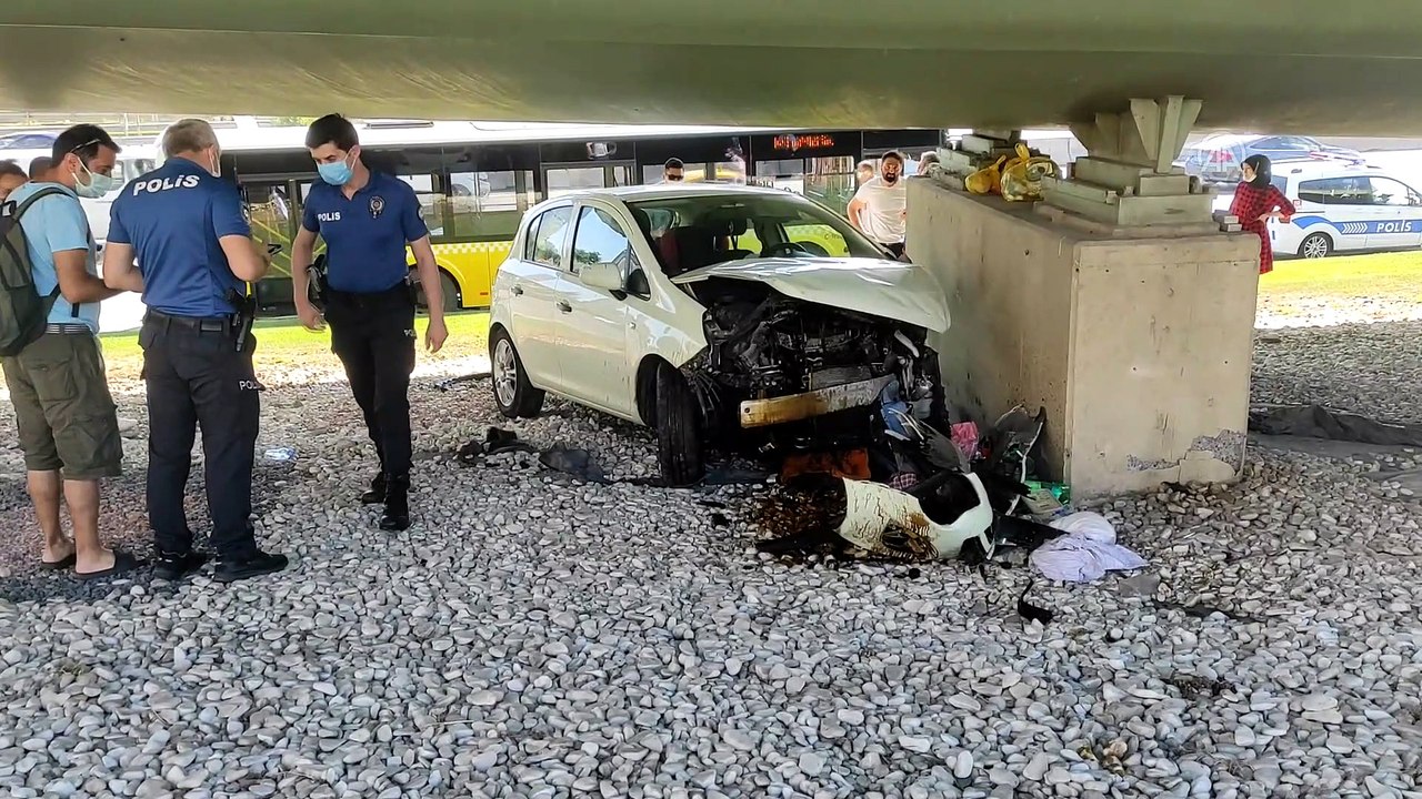 İSTANBUL - Kadıköy'deki trafik kazasında 1 kişi yaralandı