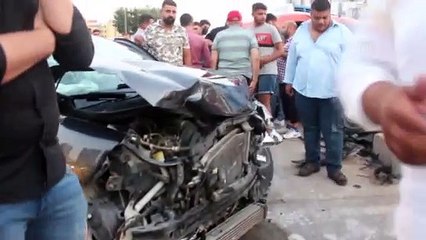 ADANA - Otomobil ile hafif ticari araç çarpıştı: 3 yaralı