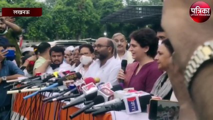 प्रियंका गांधी ने योगी सरकार को घेरा, बैठी धरने पर