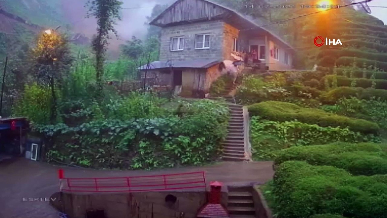 Rize'de sel dehşetinin yeni görüntüleri ortaya çıktı...Sel ve heyelan böyle geldi