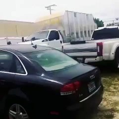 Ahu Tuğba, kızının  otomobilini çöpe attı