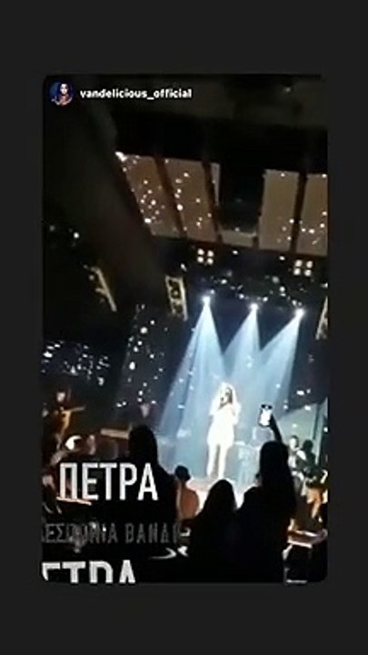 Βανδή: Με συγκίνηση στο πρώτο live μετά το χωρισμό ερμήνευσε το τραγούδι που «σημάδεψε» την αλλαγή στη ζωή της