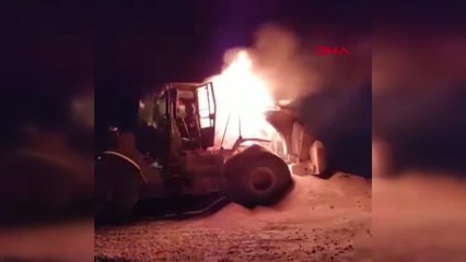 TEKİRDAĞ'DA İŞ MAKİNESİ YANARAK KULLANILMAZ HALE GELDİ