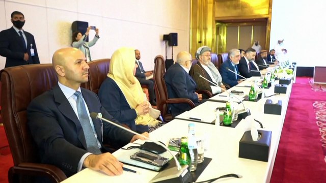 Autorités afghanes et talibans en pourparlers alors que les combats continuent