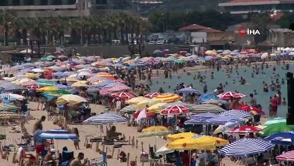 Ünlü tatil beldesi Çeşme tıklım tıklım